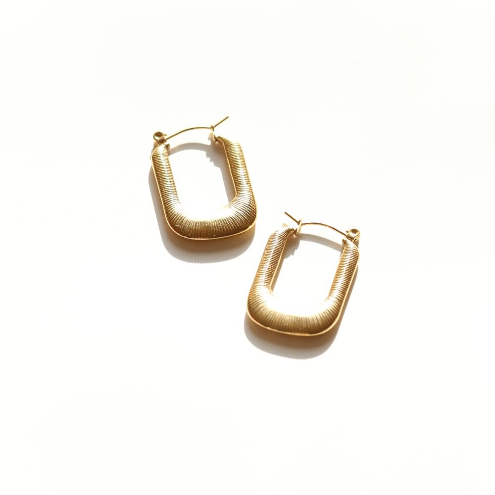Mejuri Gold Textured Rectangular Hoop Earrings - Picture 4 of 5